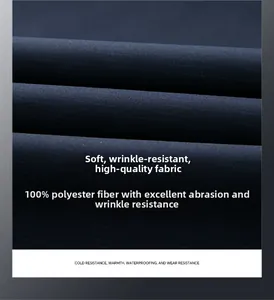 Nahaufnahme von marineblauem Polyesterstoff mit knitterfreier Gewebestruktur