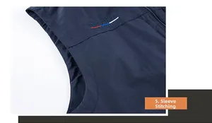 Dettaglio della cucitura del giromanica e del logo ricamato sul gilet blu marino