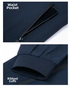 Détail de la veste bleu marine avec poche zippée à la taille et poignets élastiques côtelés