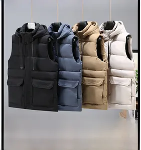 Détails de quatre gilets matelassés à capuche avec fermetures éclair et poches cargo