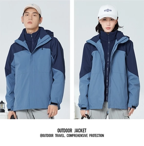 Détail de la veste outdoor 3 en 1 avec doublure polaire amovible et capuche coupe-vent