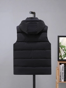 Gilet à capuche noir pour homme avec matelassage horizontal et style décontracté