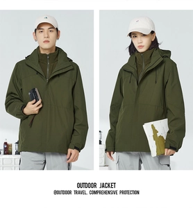 Détail de la veste outdoor 3-en-1 vert olive avec doublure polaire chaude amovible