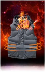 Détail d'un gilet coupe-vent gris foncé avec un design matelassé et isolation thermique