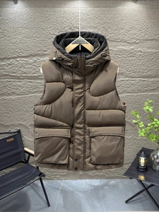 Gilet de travail homme à capuche amovible marron foncé, coupe ample et bien chaude