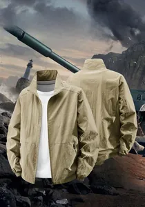 Dettaglio giacca casual kaki da uomo con colletto dritto e chiusura a zip intera