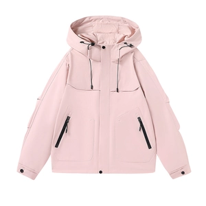 Coupe-vent femme rose clair minimaliste avec capuche et poches zippées pratiques