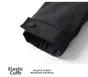 Detail der winddichten elastischen Ärmelbündchen mit verstellbaren Druckknöpfen
