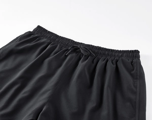 Detail of men's quick-dry sports pants featuring elastic waistband and adjustable drawstrings