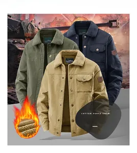 Détail du col en polaire et des broderies tactiques sur les vestes d'hiver chaudes