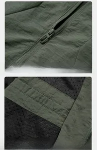 Dettaglio di giacca in nylon verde scuro con cerniera in metallo e fodera in rete traspirante