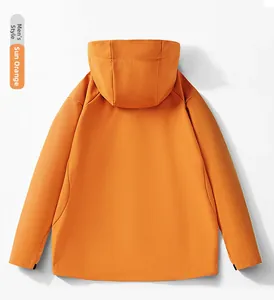 Rückansicht der wasserabweisenden Herren Softshell-Jacke in Sonnenorange mit fester Kapuze