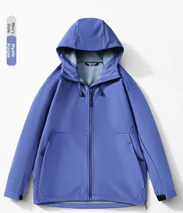 Detaillierte Ansicht der lila Herren-Softshelljacke mit verstellbaren Bündchen und Zippern