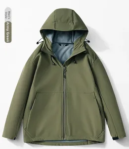 Details der herren softshelljacke in armee-grün mit fleecefutter und kapuzen-reißverschluss