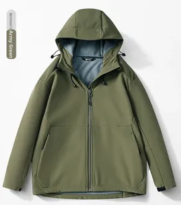 Detailansicht der Damen-Softshelljacke in Armee-Grün mit warmem Fleece-Futter und Kapuze