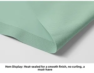 Zoom sur l'ourlet thermocollé sans couture du polo en soie glacée aux bords nets