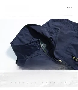 Detailansicht einer dunkelblauen Angelweste mit Stehkragen und Mesh-Futterstoff