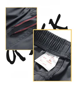 Détail du pantalon en coton gris foncé avec taille élastique et cordon de serrage tricolore