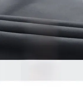 Détail macro du tissu gris foncé de haute qualité avec une fine texture tissée