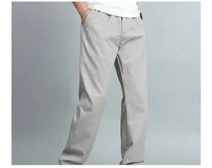 Détail du pantalon décontracté gris clair pour homme avec coupe droite en coton dense
