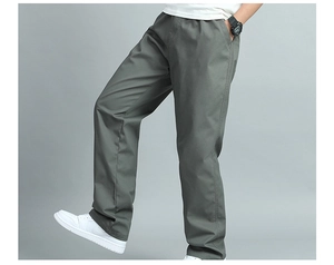 Détail du pantalon décontracté gris-vert pour homme avec taille élastique et poches latérales