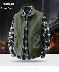 Detail der armeegrünen Outdoor-Weste mit vier Reißverschlusstaschen und Stehkragen