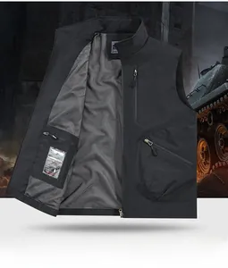 Detail der schwarzen Funktionsweste mit Reißverschlusstaschen und atmungsaktivem Mesh-Futter