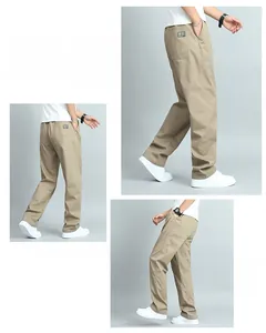 Vue détaillée du pantalon en sergé de coton kaki avec coupe droite et étiquette tissée