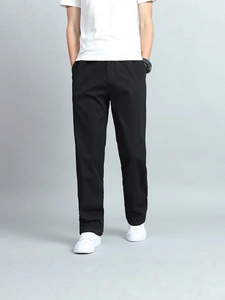 Pantalon décontracté noir pour homme à coupe droite, style minimaliste en coton confortable