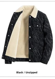 Détail de la veste en velours côtelé pour homme avec imprimé marbre et polaire