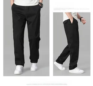 Vue détaillée du pantalon décontracté noir pour homme en coton avec coupe droite