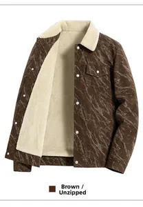 Détail de la veste d'hiver marron en velours côtelé avec doublure chaude et boutons