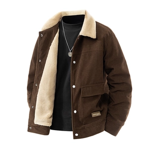 Herren Cordjacke in Braun mit beigem Fleece-Futter und großen Taschen im Workwear-Stil
