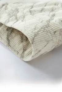 Vue détaillée de l'ourlet de veste en velours côtelé marbré avec couture nette