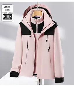 Dettaglio della giacca impermeabile 3-in-1 rosa e nera con polsini regolabili in velcro