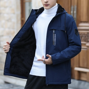 Giacca a vento uomo blu navy con cappuccio, calda fodera in pile e dettagli sportivi