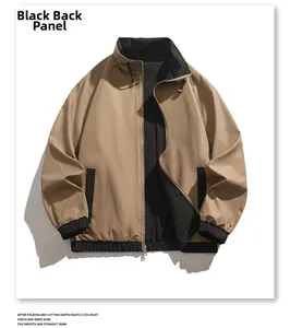 Détail d'une veste réversible avec extérieur kaki et intérieur noir avec poignets élastiques