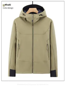 Dettaglio della giacca outdoor softshell kaki con polsini neri rinforzati sulle maniche