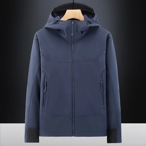 Giacca softshell uomo blu navy antivento con cappuccio per escursioni e alpinismo