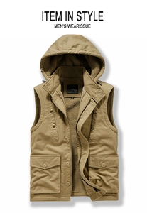 Dettaglio del gilet con cappuccio kaki che mostra tela resistente e calda fodera in pile