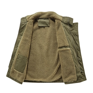 Gilet vintage da uomo con calda fodera in pile e guscio in tela verde militare