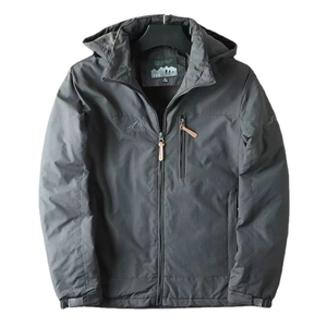 Veste outdoor grise pour homme avec doublure polaire, capuche amovible et logo montagne