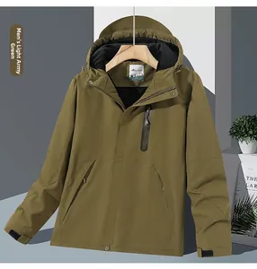 Détail de la veste chauffante vert armée clair avec zips étanches et poignets ajustables