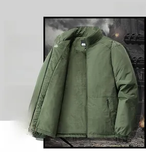 Details des warmen Fleece-Futters und Reißverschlusses der Armeejacke für Herren