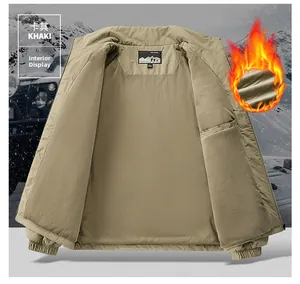 Detailansicht des khakifarbenen Thermo-Jackenfutters aus Fleece mit praktischer Innentasche