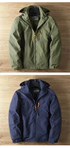 Detail der Outdoor-Jacke mit atmungsaktivem Netzfutter und Klettverschluss am Ärmel