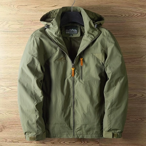 Winddichte Herren Outdoor-Jacke in Armeegrün mit Kapuze aus wasserfestem Nylon