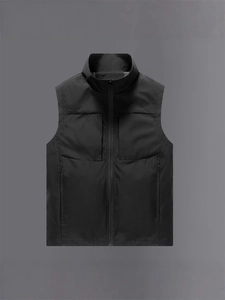 Schwarze Outdoor-Weste für Herren mit Stehkragen und praktischen Multi-Taschen