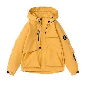 Giacca a Vento da Uomo Outdoor con Cappuccio Resistente all'Acqua Antivento Multitasca Casual Techwear Cappotto Primavera
