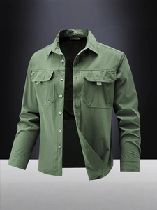 Men's olive green outdoor cargo shirt with dual pockets and anti-wrinkle fabric